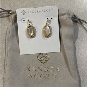 NWOT Kendra Scott Gold and Pearl Drop Earrings